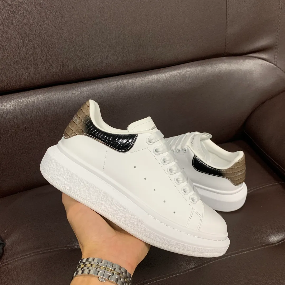 👟👟Ex-factory price 560👟👟 Professional McQueen factory. Top version. Couple style Alexander McQUEEN high version has been upgraded to the highest quality again✅ 💪McQueen Spring, Summer, Autumn and Winter top version Purchasing level✅ Recruiting national online and offline agents to join🤝 🏆Fabric: Original materials imported from Italy. Texture, water-resistant and non-discoloring 🏆Inner lining: ️A-grade Italian imported lining resistant to dirt, sweat-absorbent, breathable and comfortable 🏆Foot pads: top-grade imported Italian super-soft cowhide leather 🏆Outsole: PU+counter 1:1 🏆Shoe box: original white box. Plus white flip cover for double-layer protection. Cloth bag. Handbag. Certificate of 1:1 mold opening, 4-piece set. Delivered with a pair of shoelaces. 🖕🏿🖕🏿🖕🏿You can choose any pair of shoelaces in any color of our factory 🏆Code number: women’s 34-41. men’s 38-46 🏆Special remarks (women’s size 34.40.41, men’s size 38.45.46 is customized, no returns or exchanges) Win-win cooperation🤝